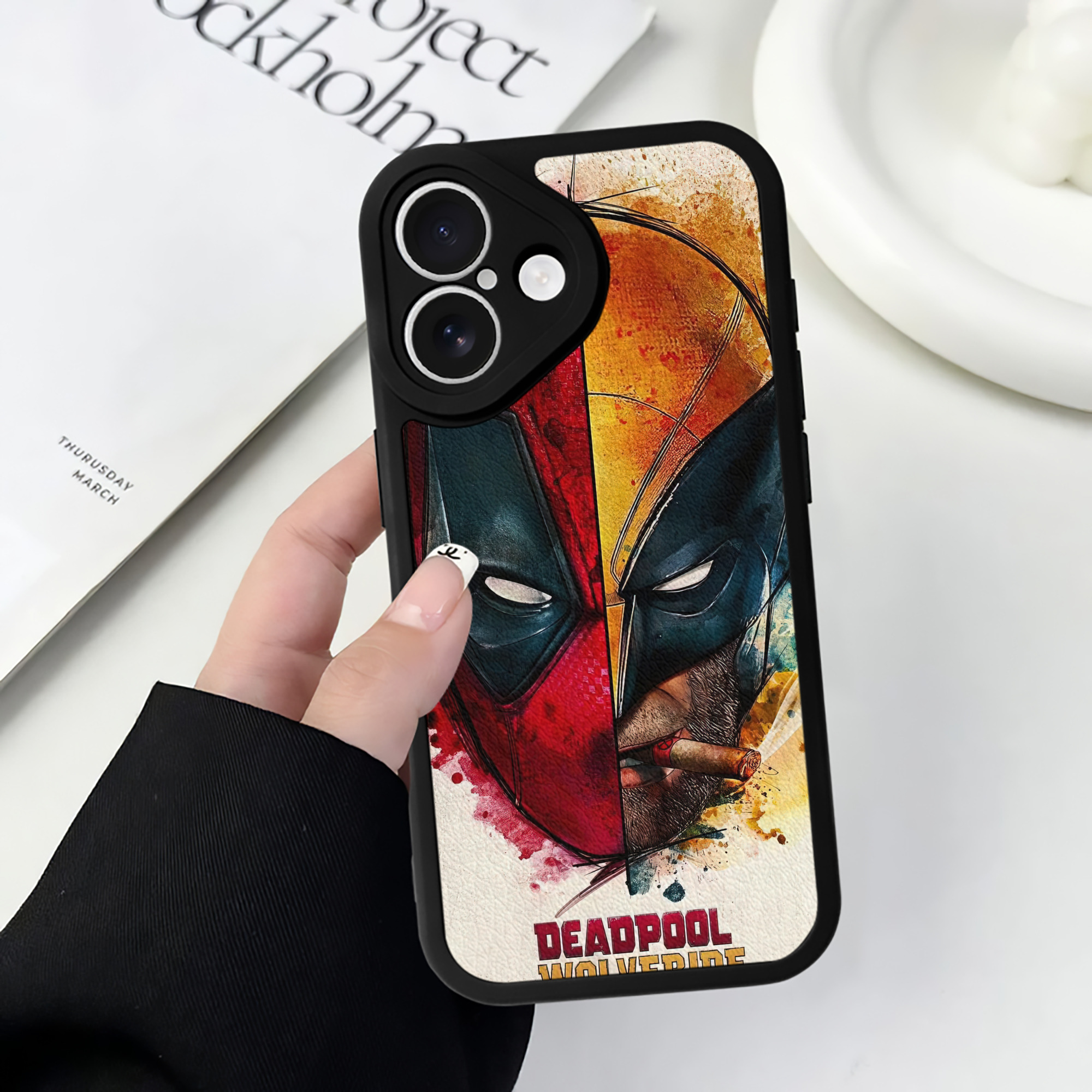 （画像用） Deadpool デッドプール 【iPhone 16シリーズ対応】シリコンスマホケース（レザー調） 材質：シリコン